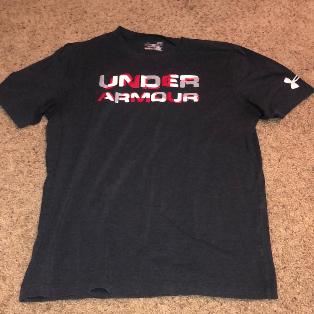 Large men’s under armour t shirt